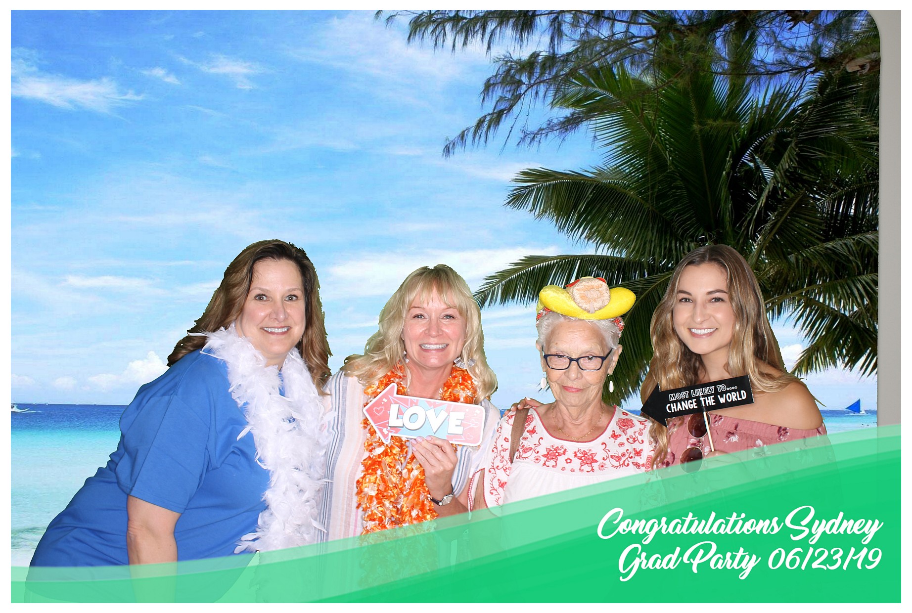 Sydney Grad Party | View more photos from the event at gallery.photoboothcincy.com/u/PhotoBoothCincy/Sydney-Grad-Party